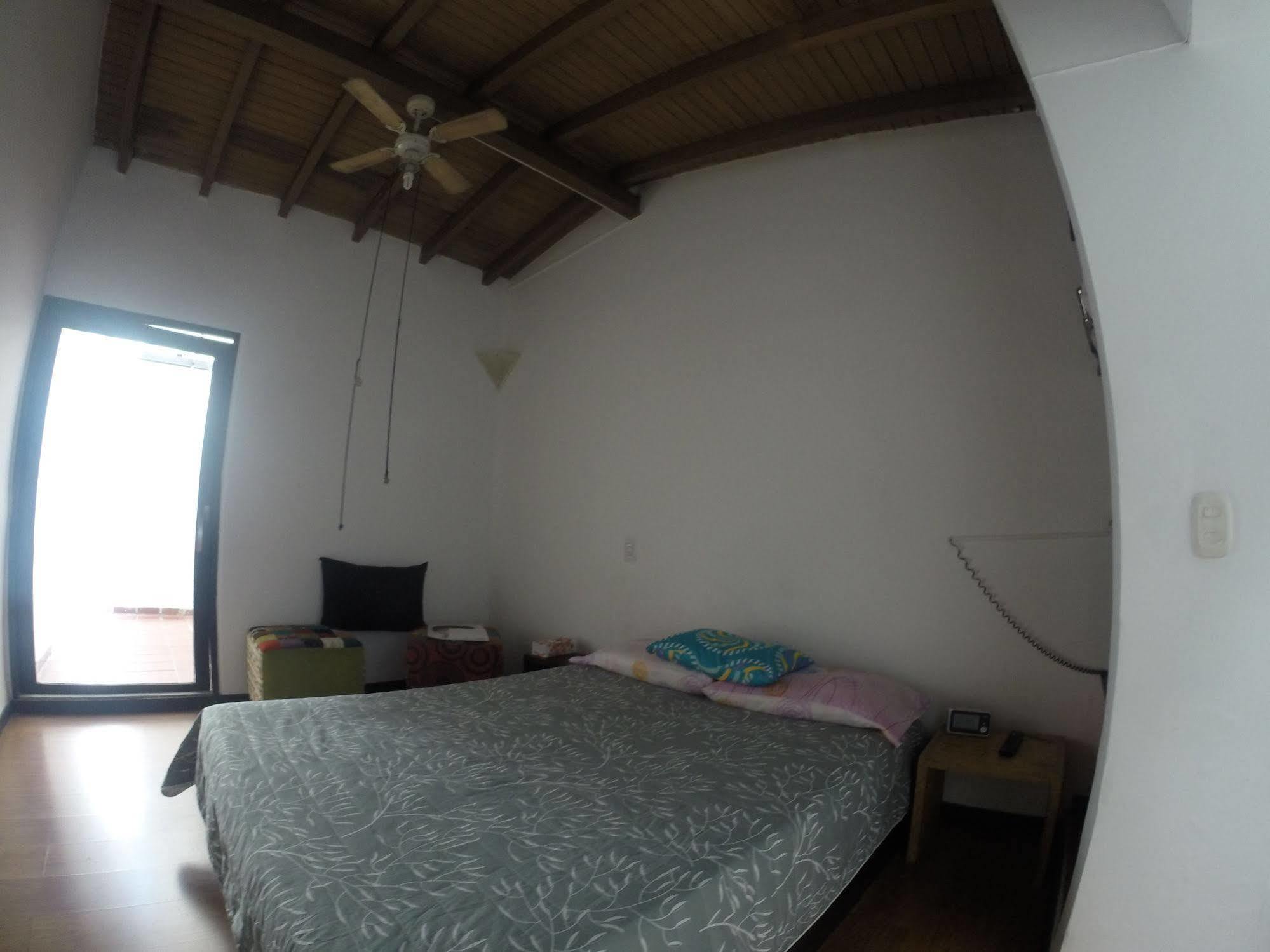 Ayenda 1224 Pixel House (Adults Only) Hotel Medellin Ngoại thất bức ảnh